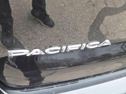 Diamond Black 2024 Chrysler Pacifica Touring-L