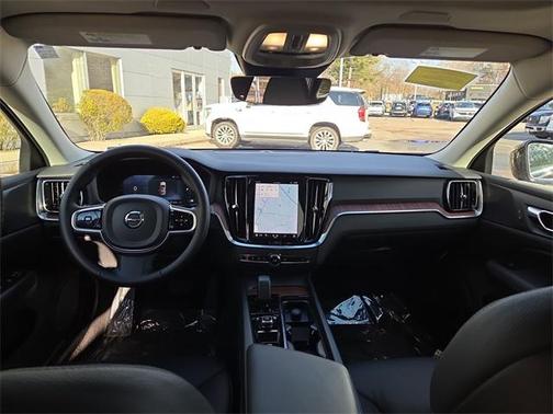 2025 Volvo V60 Cross Country B5 Plus