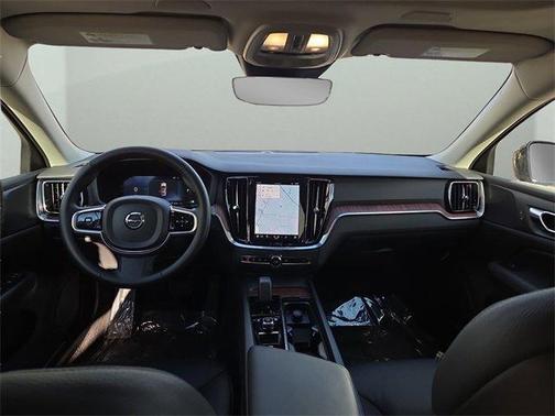 2025 Volvo V60 Cross Country B5 Plus