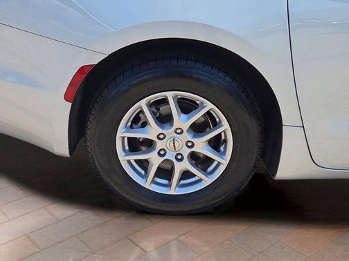 Silver Mist Clearcoat 2024 Chrysler Pacifica Touring-L