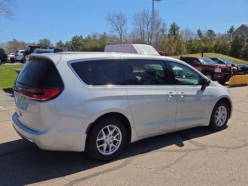 Silver Mist Clearcoat 2024 Chrysler Pacifica Touring-L