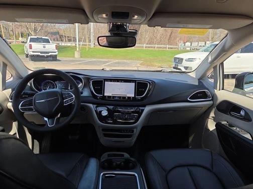 Silver Mist Clearcoat 2024 Chrysler Pacifica Touring-L