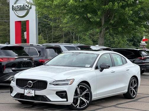 2024 Volvo S60 B5 Plus Dark Theme