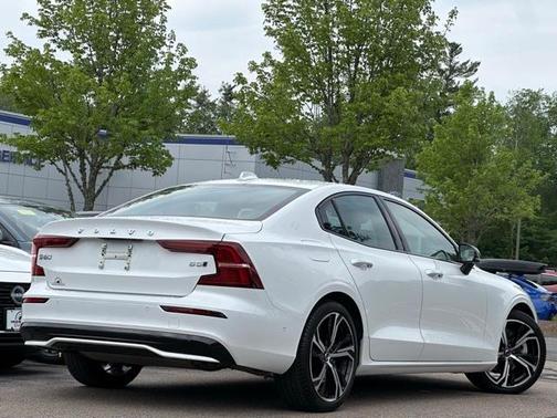 2024 Volvo S60 B5 Plus Dark Theme