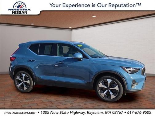 2024 Volvo XC40 B5 Plus Bright Theme