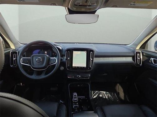 2024 Volvo XC40 B5 Plus Bright Theme