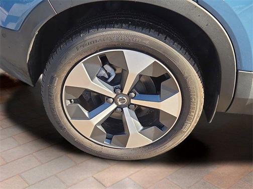 2024 Volvo XC40 B5 Plus Bright Theme