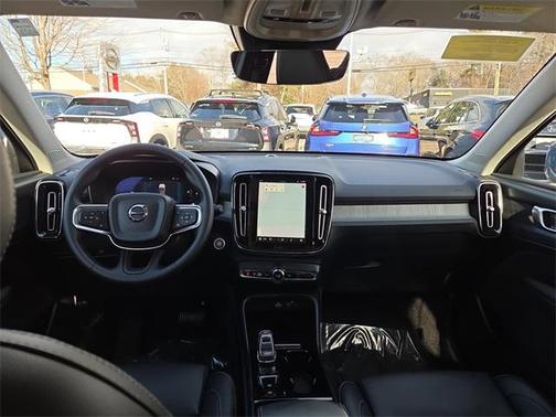 2024 Volvo XC40 B5 Plus Bright Theme