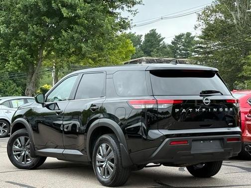 2024 Nissan Pathfinder S