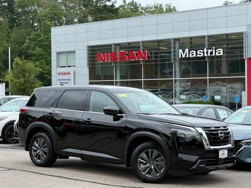 2024 Nissan Pathfinder S