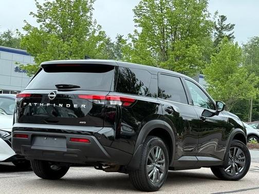 2024 Nissan Pathfinder S