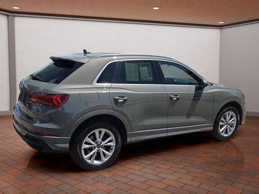 Chronos Gray Metallic 2025 Audi Q3 45 S line Premium