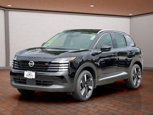 Super Black 2025 Nissan Kicks SR