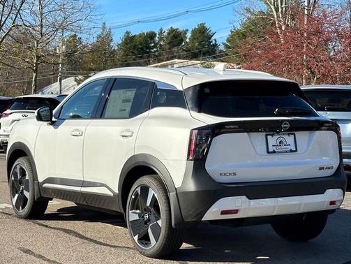 2025 Nissan Kicks SR