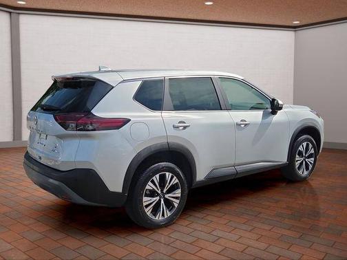 Brilliant Silver Metallic 2023 Nissan Rogue SV
