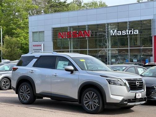 2025 Nissan Pathfinder SL