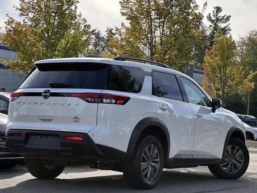 2025 Nissan Pathfinder SV