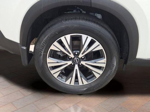 White 2023 Nissan Rogue SV
