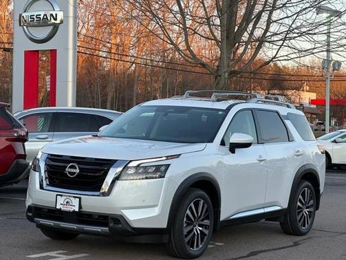2025 Nissan Pathfinder Platinum