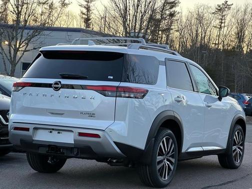 2025 Nissan Pathfinder Platinum