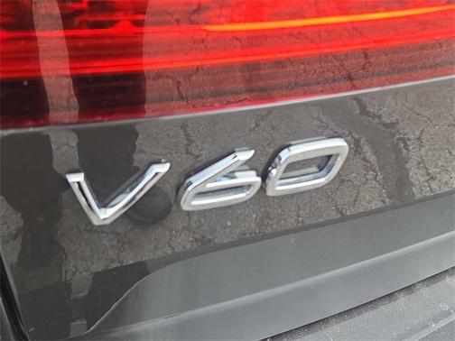 2025 Volvo V60 Cross Country B5 Plus