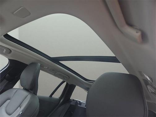 2025 Volvo V60 Cross Country B5 Plus