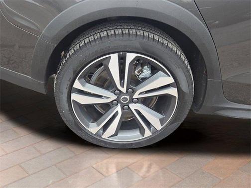 2025 Volvo V60 Cross Country B5 Plus