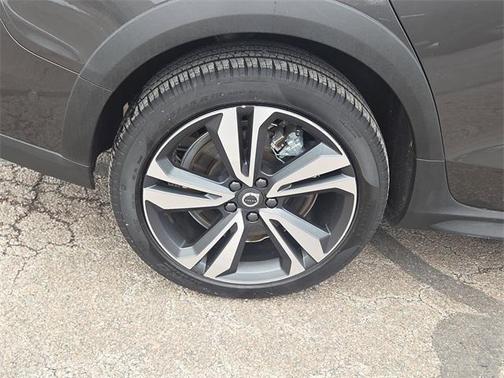 2025 Volvo V60 Cross Country B5 Plus