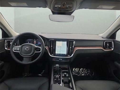 2025 Volvo V60 Cross Country B5 Plus