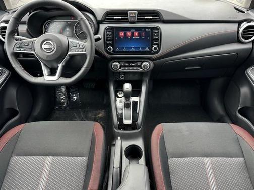 2025 Nissan Versa 1.6 SR