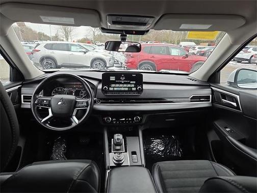 2024 Mitsubishi Outlander SE