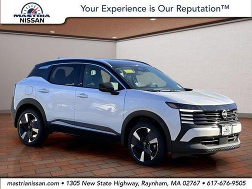 2t Wht Blk Roof 2025 Nissan Kicks SR