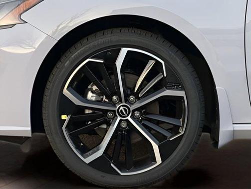 Gray Sky Pearl 2025 Nissan Altima SR