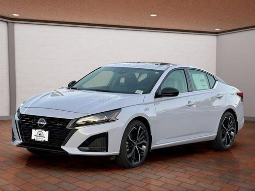 Gray Sky Pearl 2025 Nissan Altima SR