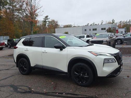 2 Tone White / Black Roof 2023 Nissan Rogue SV