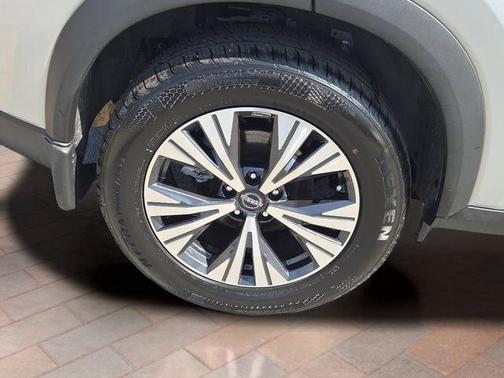 Brilliant Silver Metallic 2023 Nissan Rogue SV