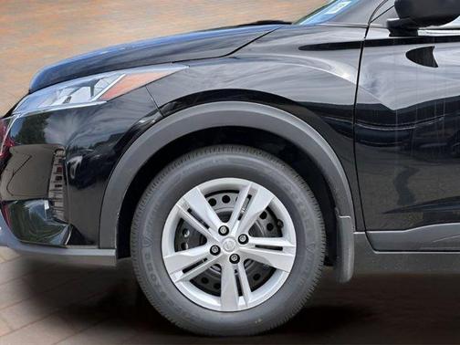 Super Black 2025 Nissan Kicks Play S