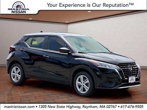 Super Black 2025 Nissan Kicks Play S