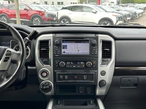 2017 Nissan Titan SV