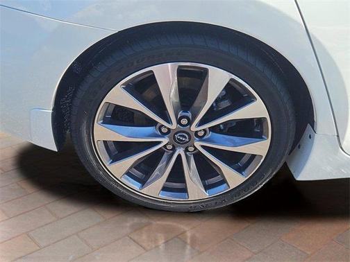 2023 Nissan Maxima Platinum