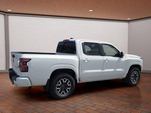 Glacier White 2026 Nissan Frontier SV