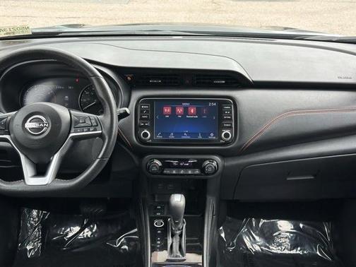 2022 Nissan Kicks SR