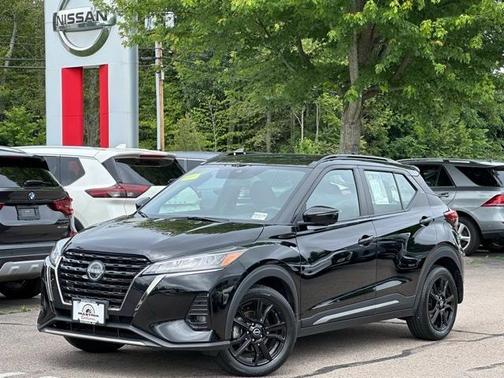 2022 Nissan Kicks SR