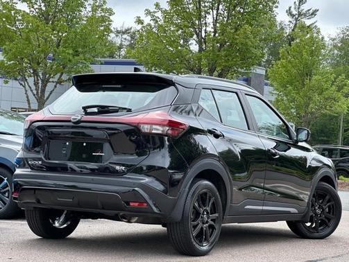 2022 Nissan Kicks SR