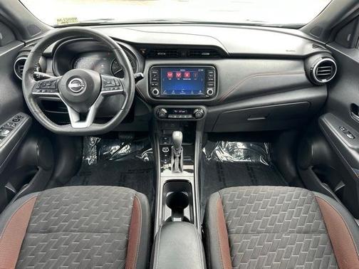 2022 Nissan Kicks SR