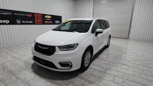 2023 Chrysler Pacifica Touring-L