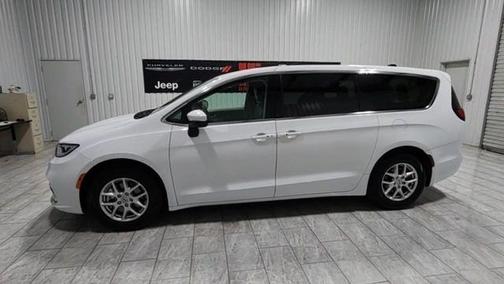 2023 Chrysler Pacifica Touring-L