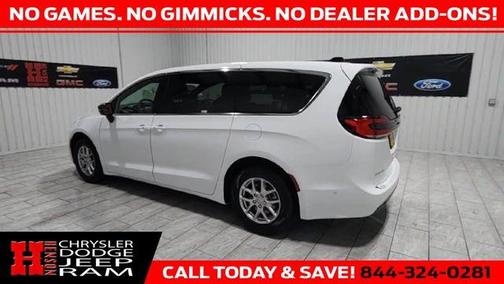2025 Chrysler Pacifica Select