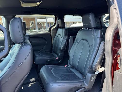 2018 Chrysler Pacifica Touring-L