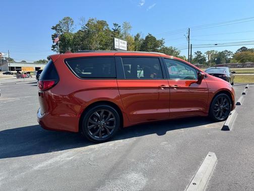 2018 Chrysler Pacifica Touring-L